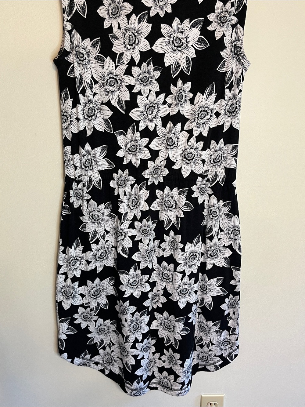 T by Talbots Sleeveless Black & White Floral Shift Dress Size Small - Picture 11 of 11
